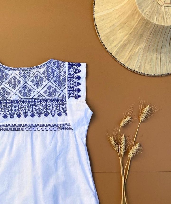 Robe longue Ysee – Blanche, Broderie Bleue