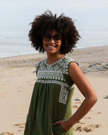 Robe Ysée Courte – Avocat x Broderie sable
