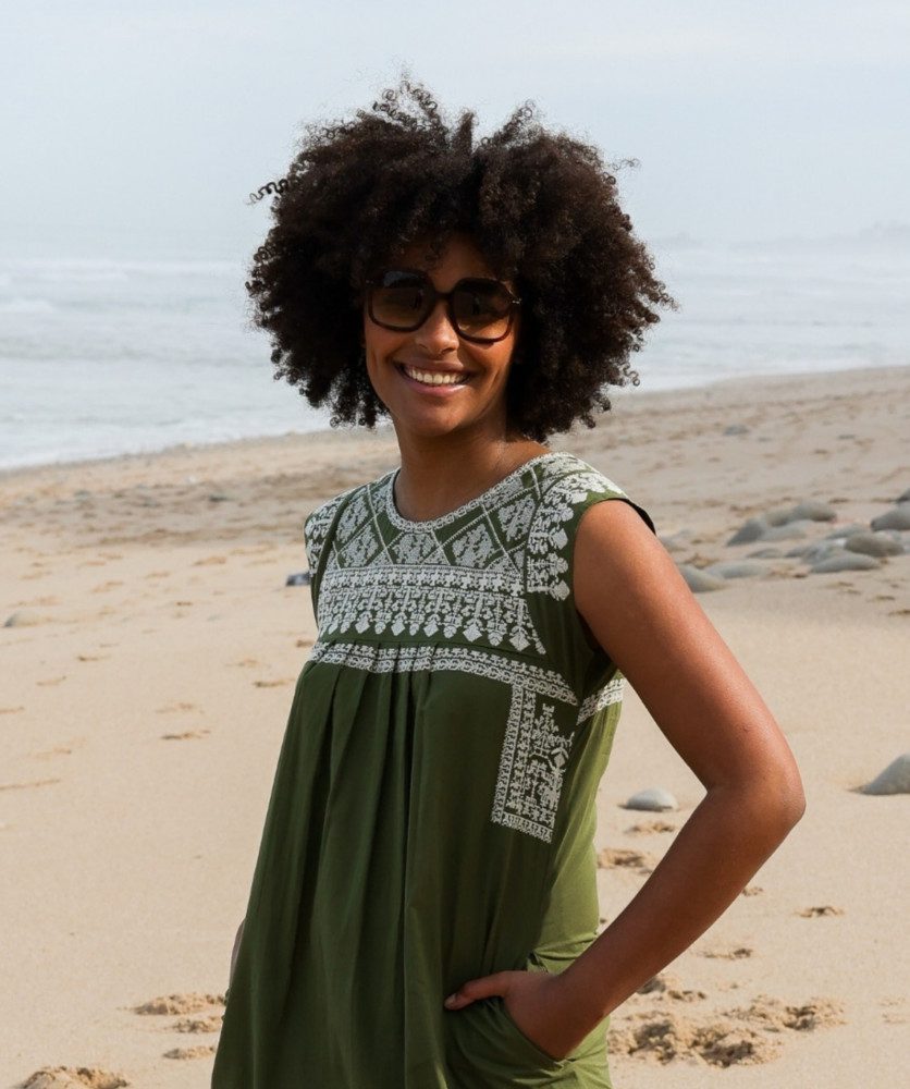 Robe Ysée Courte – Avocat x Broderie sable