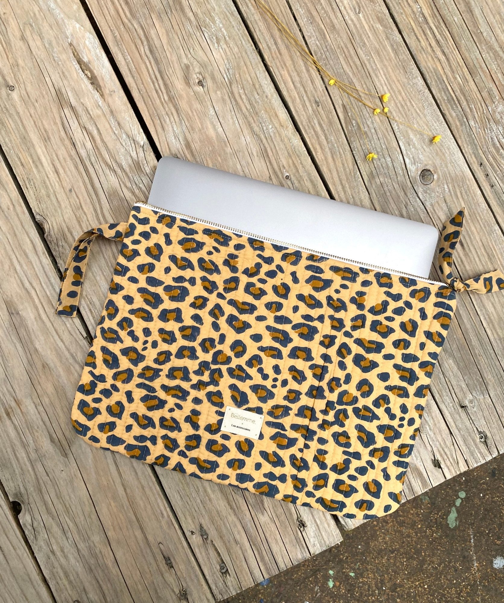 Pochette grand format Harrison / 13′ – Léopard camel