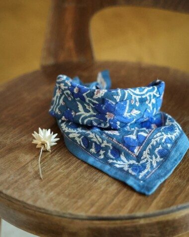 Foulard petit format – Uma bleu cobalt