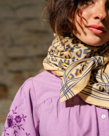 Foulard grand format – Léopard camel