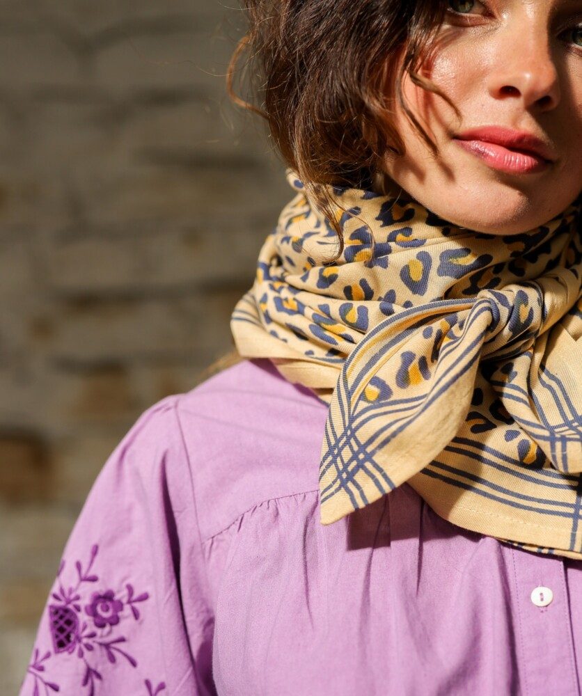 Foulard grand format – Léopard camel