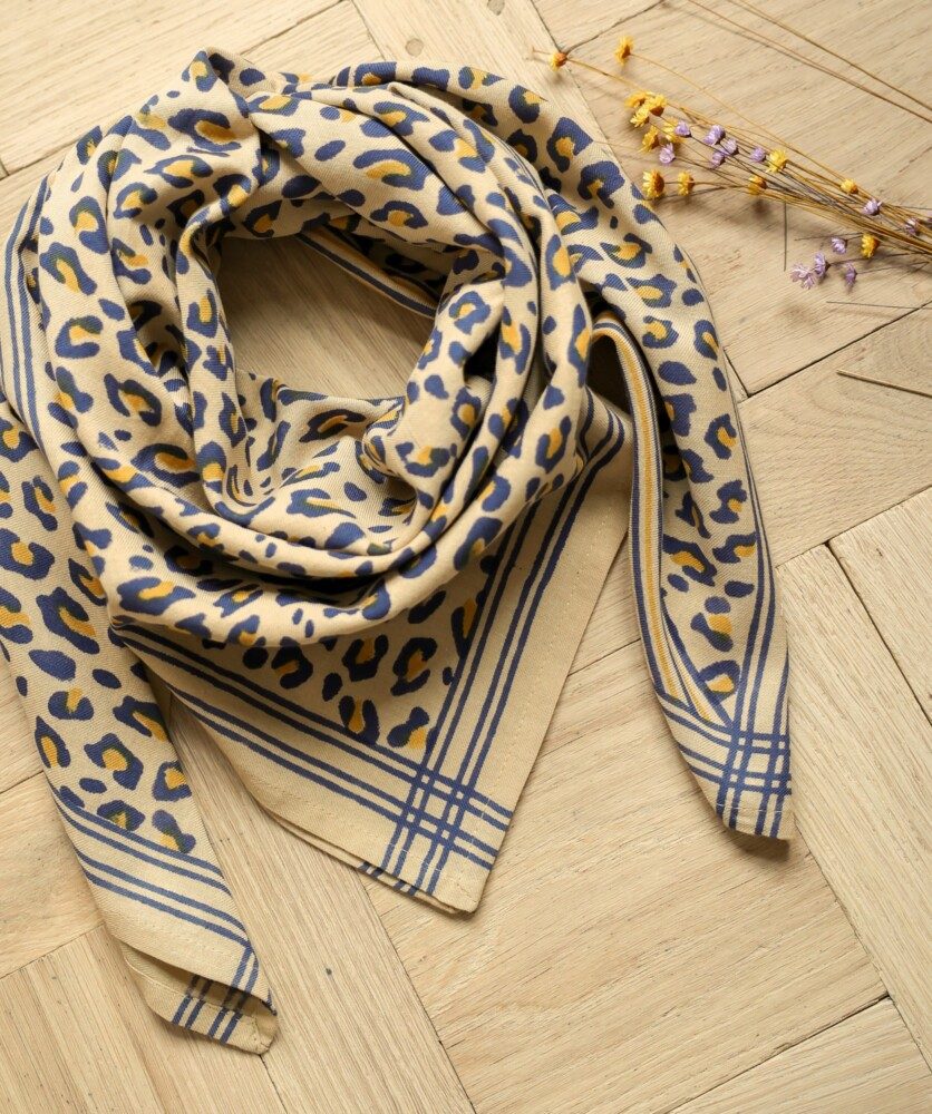 Foulard grand format – Léopard camel