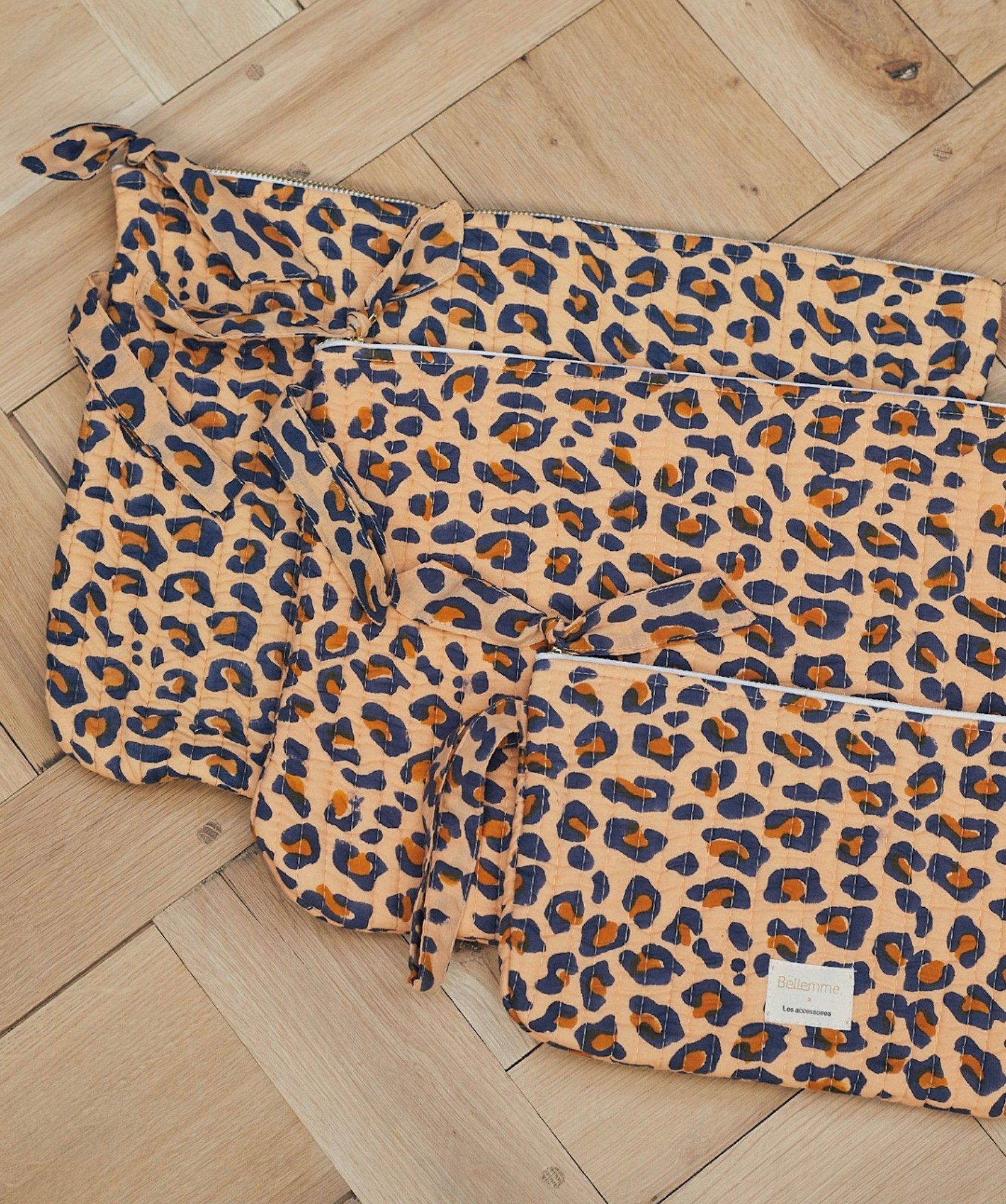 Pochette grand format Harrison / 13′ – Léopard camel