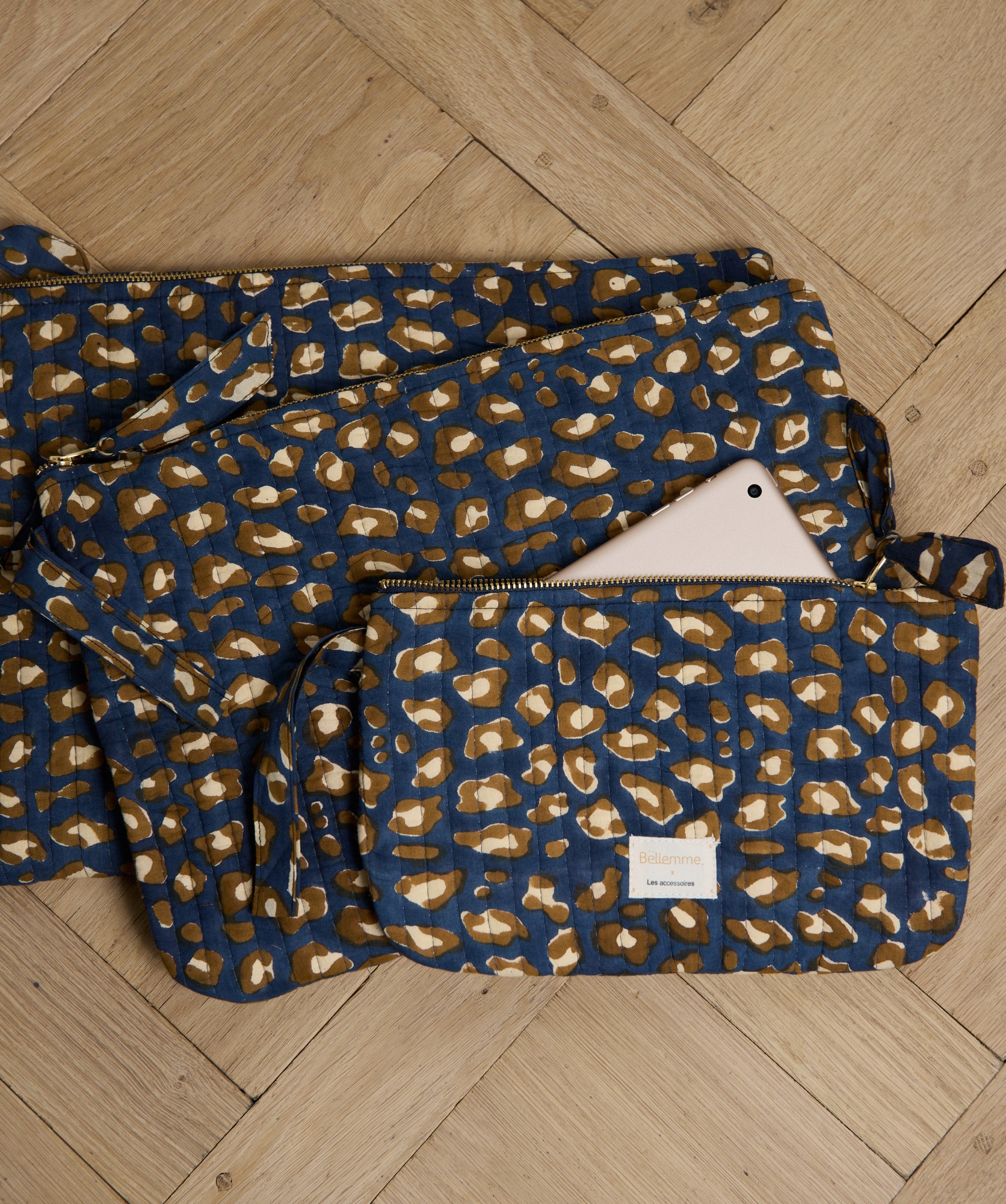 Pochette grand format Harrison / 13′ – Léopard Navy