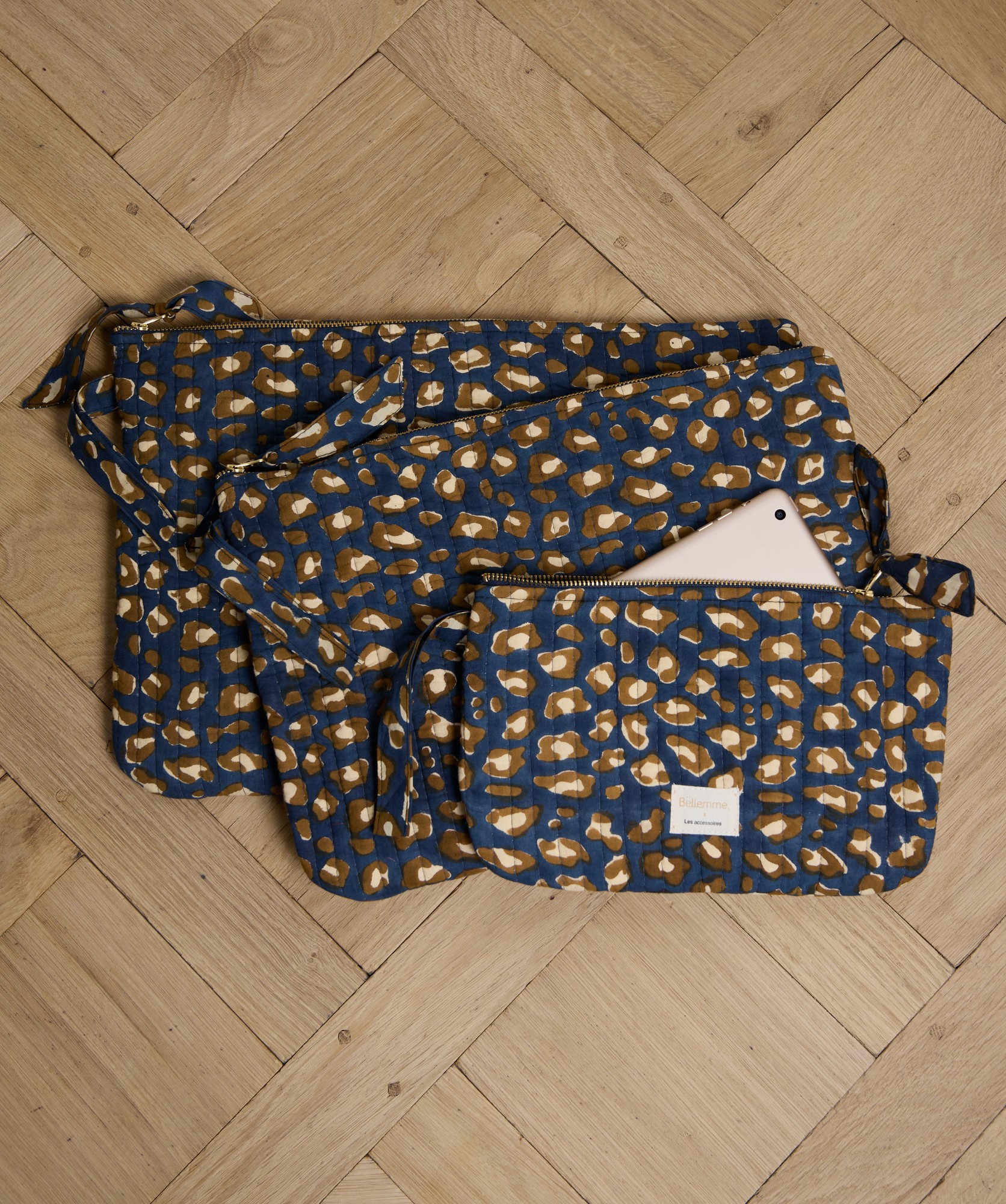 Pochette grand format Harrison / 13′ – Léopard Navy
