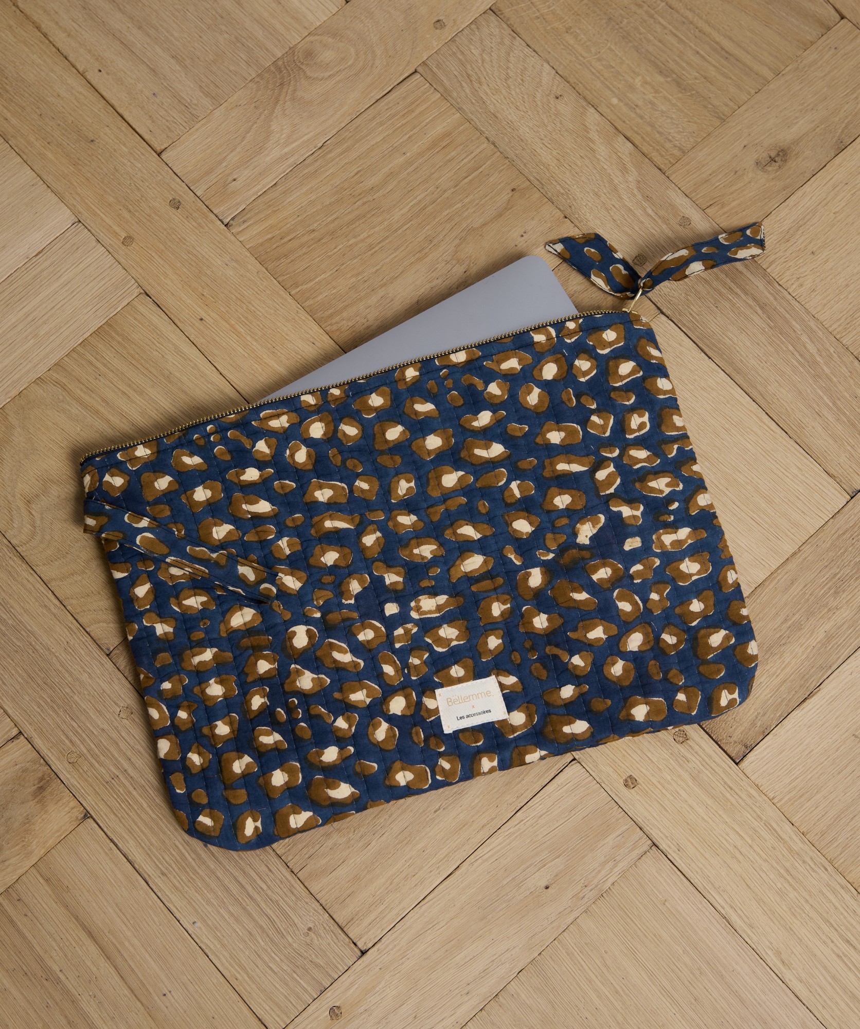 Pochette grand format Harrison / 13′ – Léopard Navy