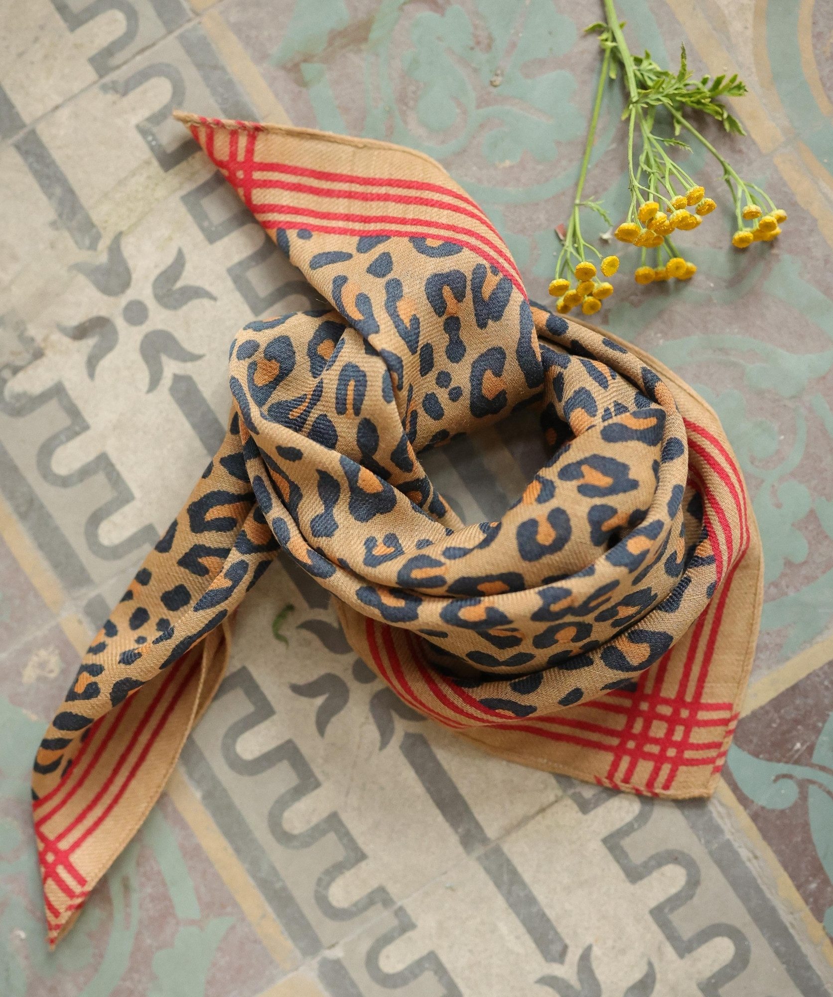 Foulard en laine petit format – Léopard Camel
