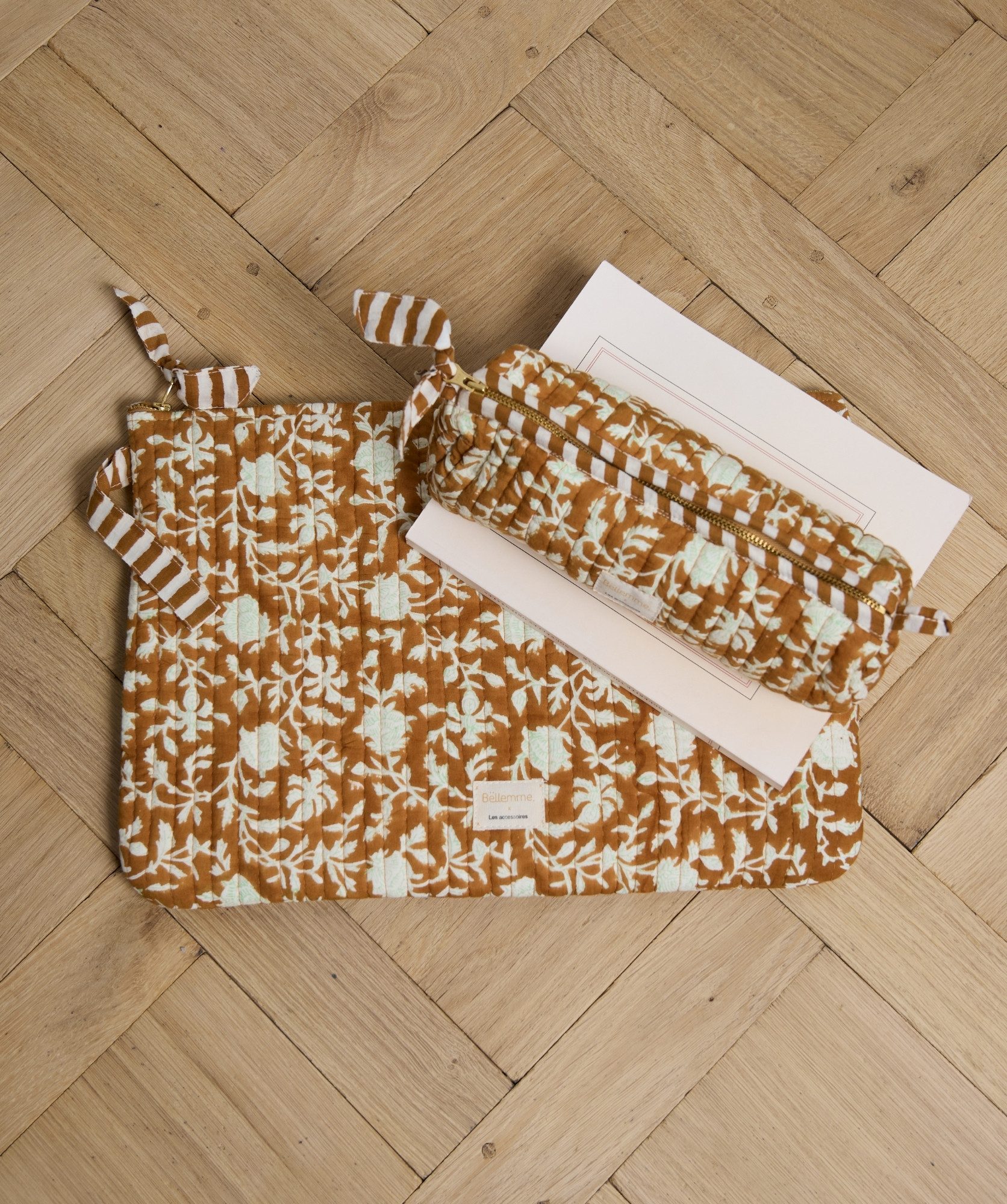 Pochette très grand format Harrison / 15′ – Kate Caramel