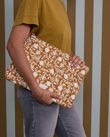 Pochette très grand format / Ordinateur 15′ – Kate Caramel
