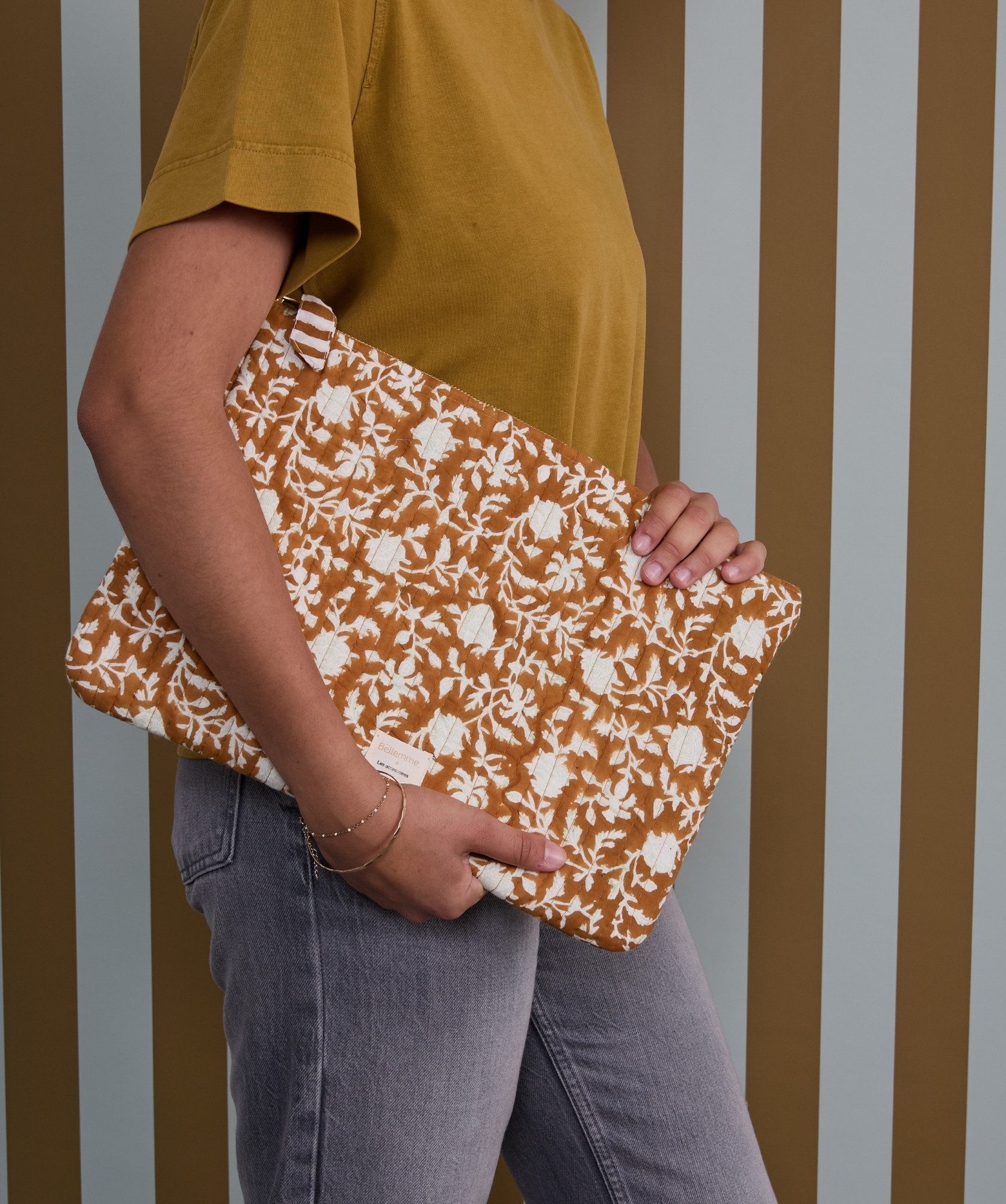 Pochette très grand format Harrison / 15′ – Kate Caramel