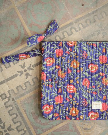 Pochette très grand format / Ordinateur 15′ – Mina Indigo