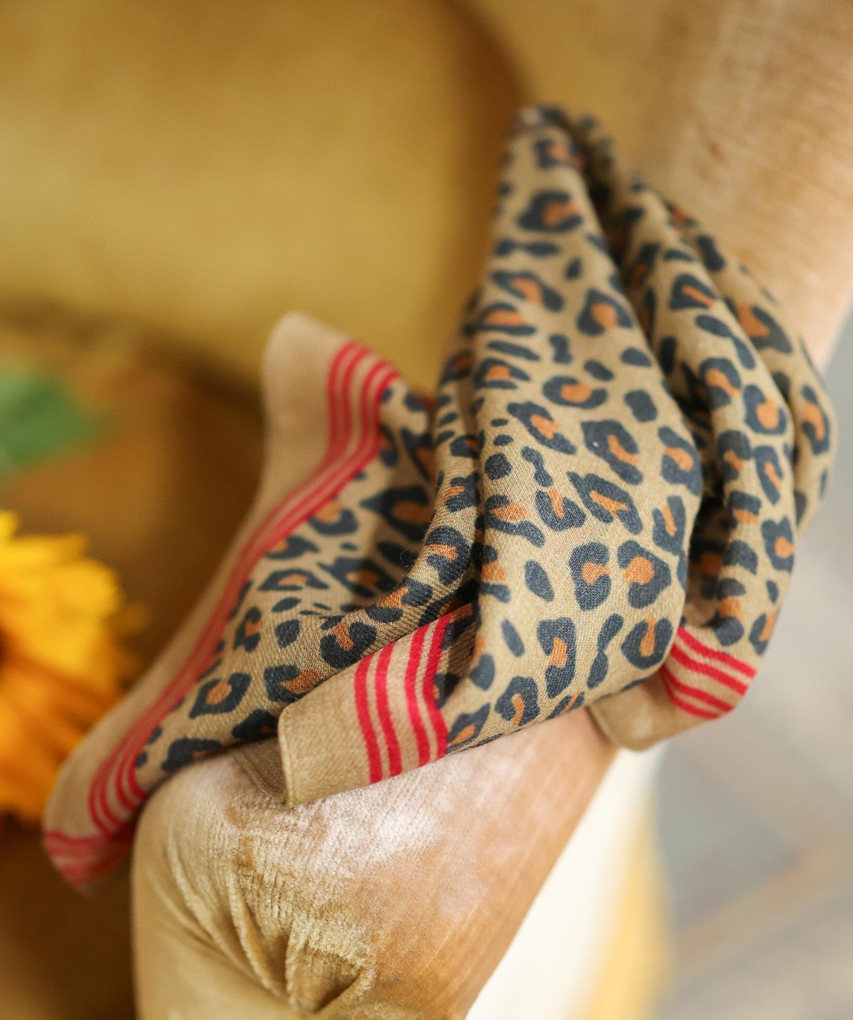 Foulard en laine petit format – Léopard Camel