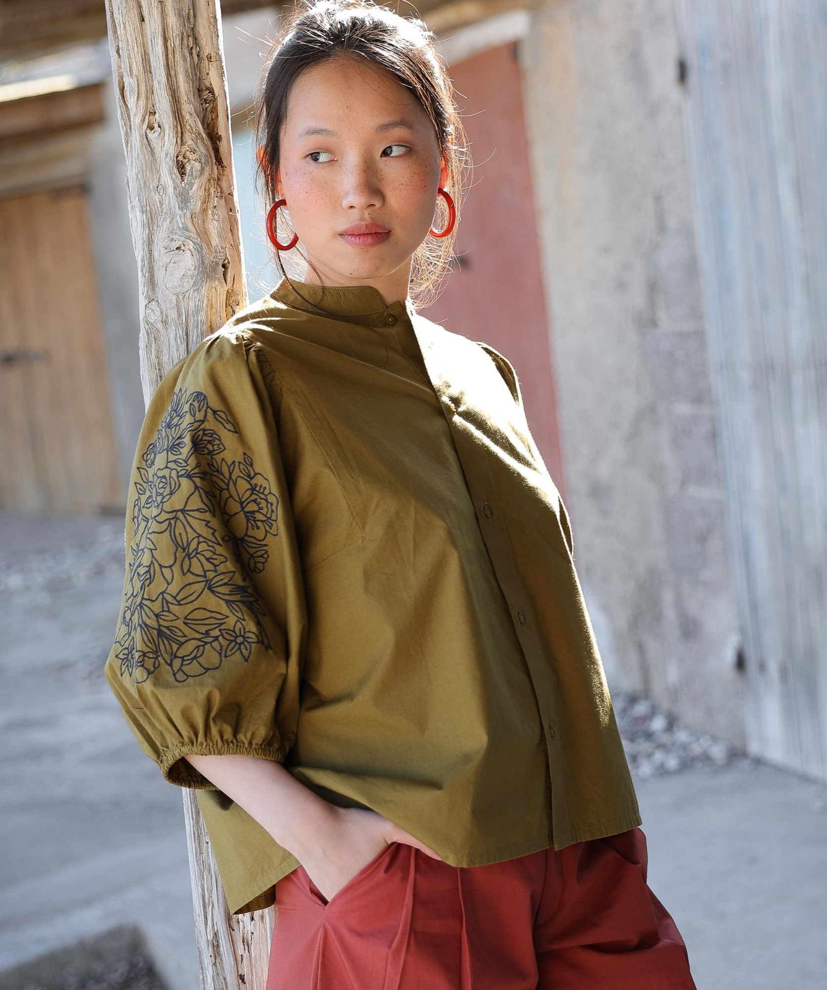 Chemise Bergame – Popeline de coton Bronze brodée