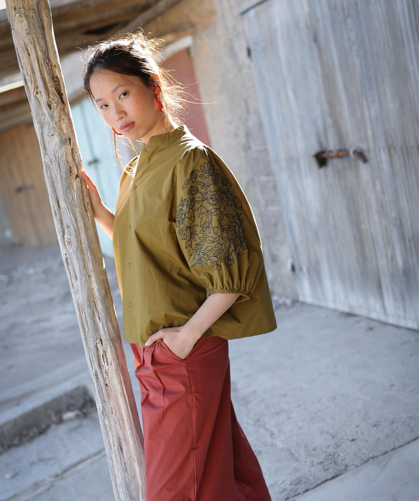 Chemise Bergame – Popeline de coton Bronze brodée