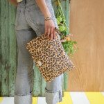 Pochette grand format Harrison / 13′ – Léopard camel