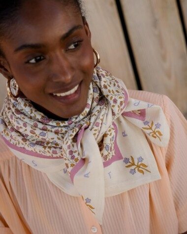 Foulard grand format – Rosa Violette