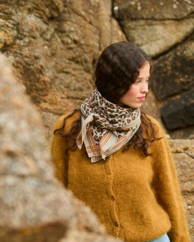 Foulard en laine grand format – Léopard Mist Grey