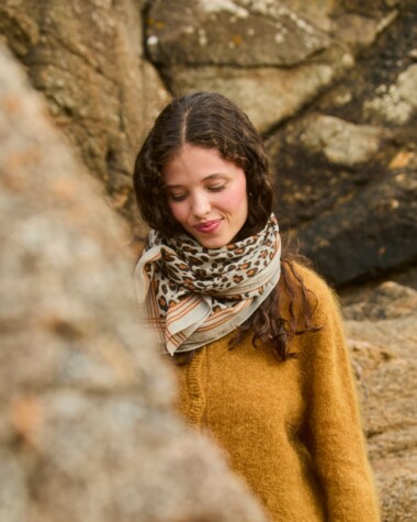 Foulard en laine grand format – Léopard Mist Grey