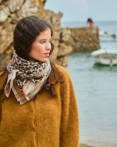 Foulard en laine grand format – Léopard Mist Grey