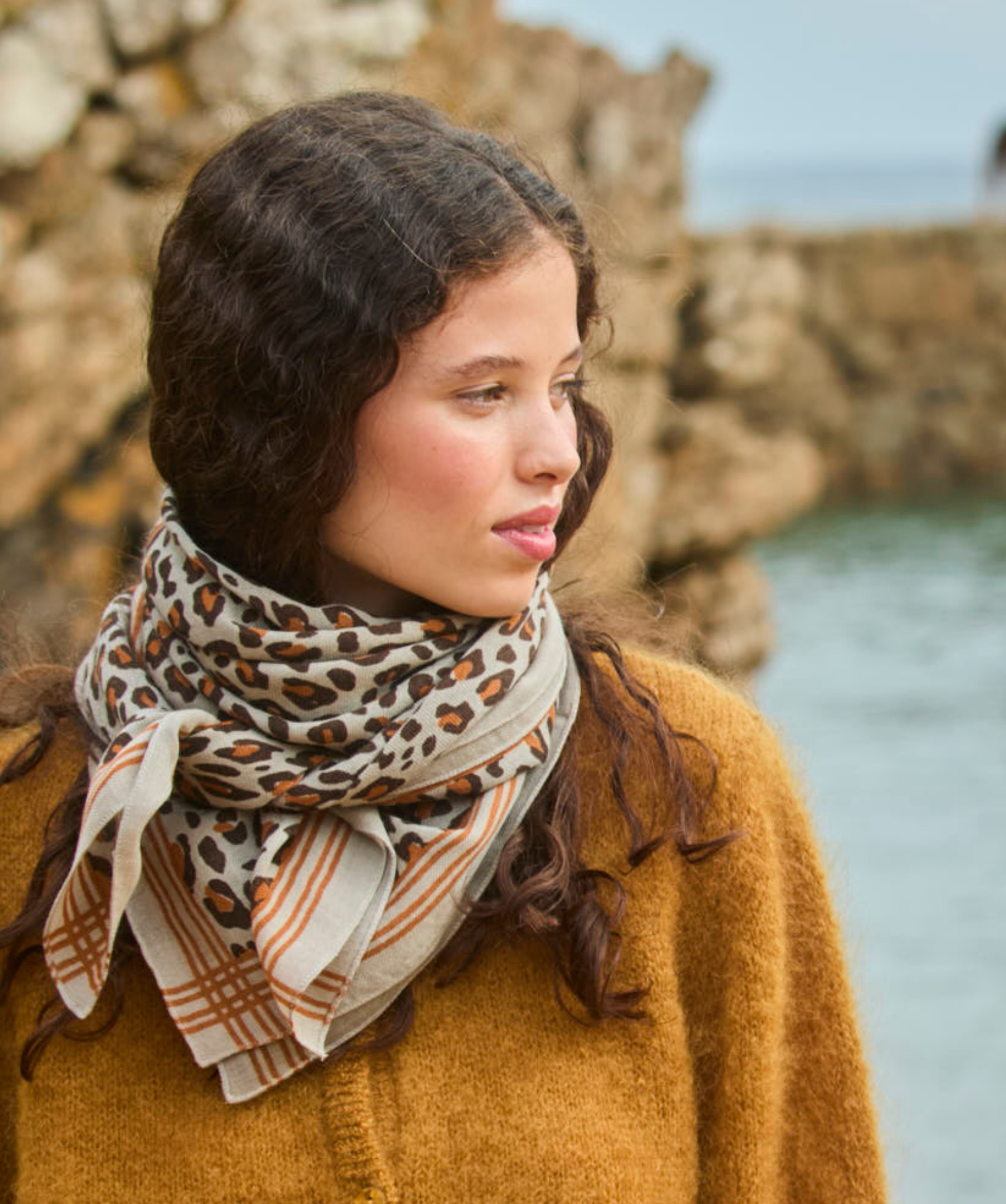 Foulard en laine grand format – Léopard Mist Grey